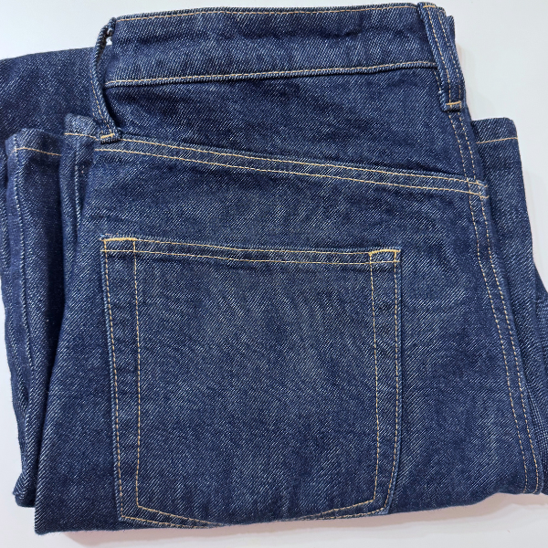 jak naprawić dziurkę w dżinsach